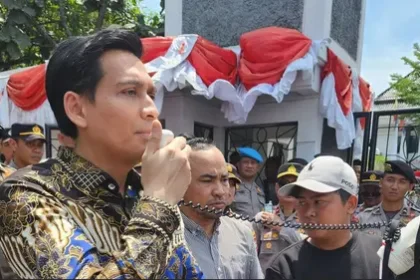 Mengejutkan Barang Terlarang di Mobil Lucky Hakim, Apakah Ini Upaya Kriminalisasi?