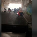 Drama di Tambun Ambulans Balas Aksi Pengendara Motor yang Melawan Arus!