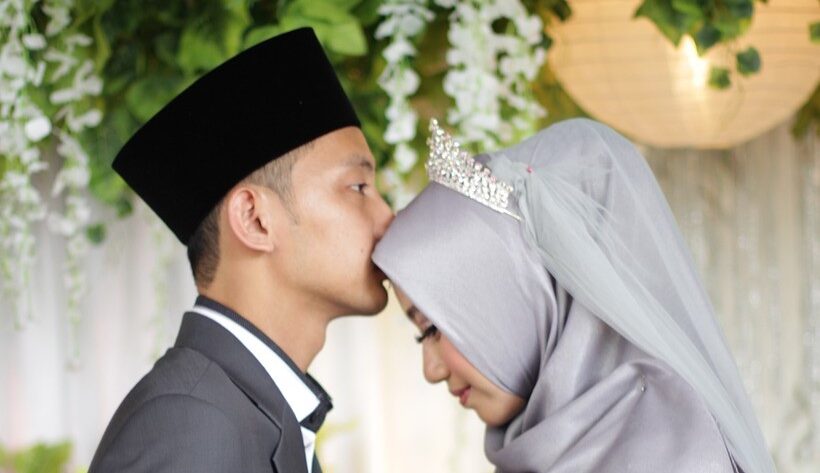 Pernikahan Sederhana di KUA: Viral, Pasangan Ini Langsung Kembali Bekerja Sehari Setelah Sah